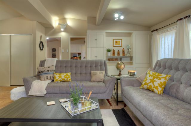 2400 Jarratt Ave B, Austin, TX 78703