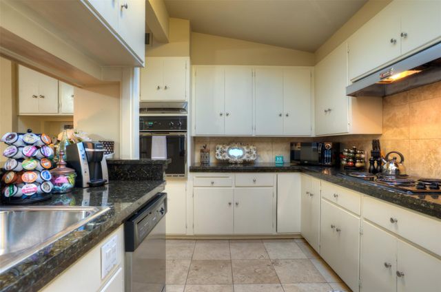 2400 Jarratt Ave B, Austin, TX 78703