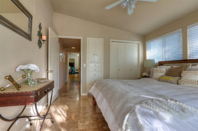 2400 Jarratt Ave B, Austin, TX 78703