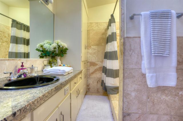 2400 Jarratt Ave B, Austin, TX 78703