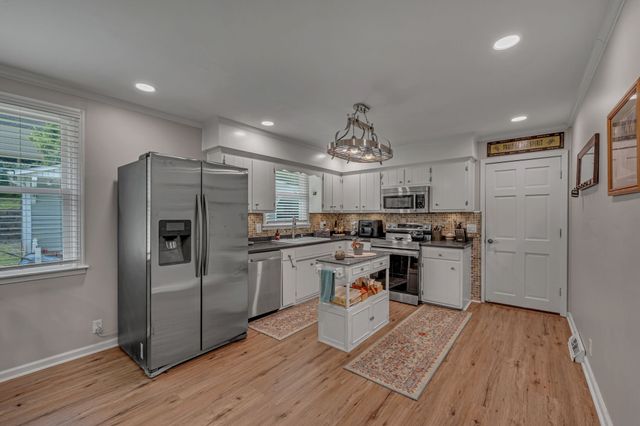 430 Clearwater Dr, Nashville, TN 37217