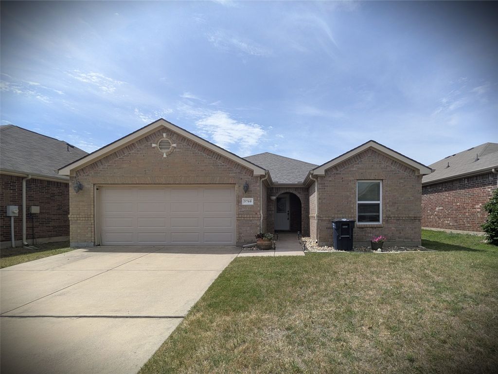 5760 Fountain Flat Drive, Fort Worth, TX 76244