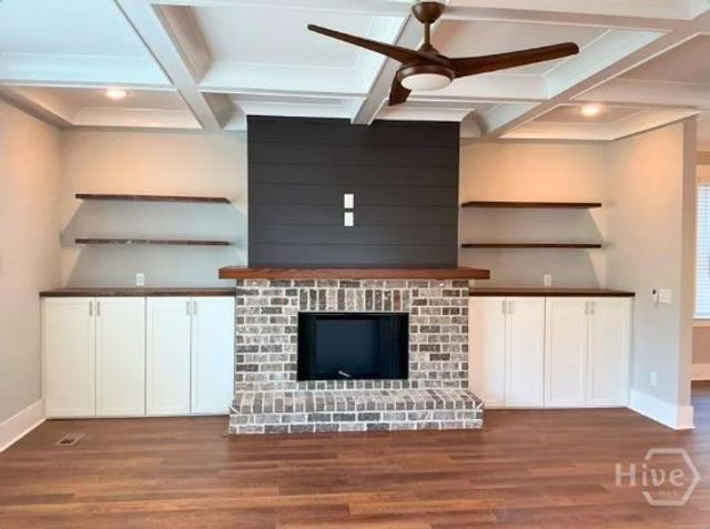 5432 La Roche Avenue, Savannah, GA 31406