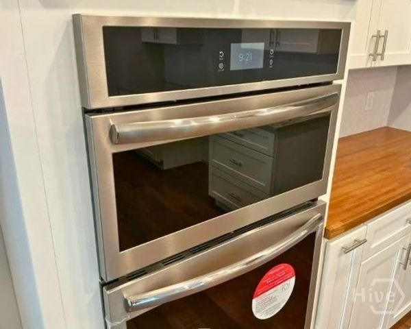 5432 La Roche Avenue, Savannah, GA 31406