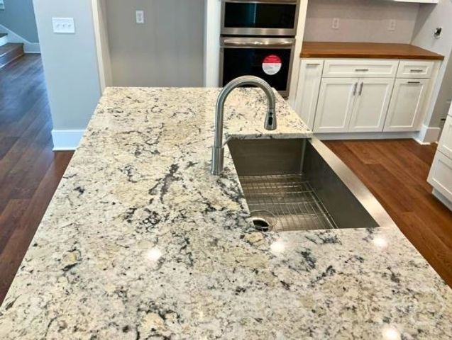 5432 La Roche Avenue, Savannah, GA 31406