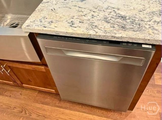 5432 La Roche Avenue, Savannah, GA 31406