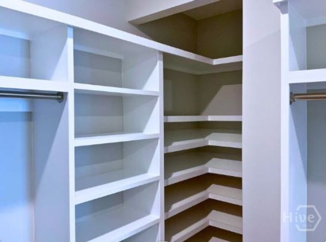 5432 La Roche Avenue, Savannah, GA 31406