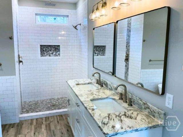 5432 La Roche Avenue, Savannah, GA 31406