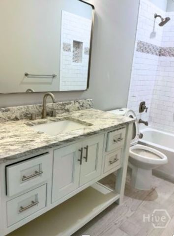 5432 La Roche Avenue, Savannah, GA 31406