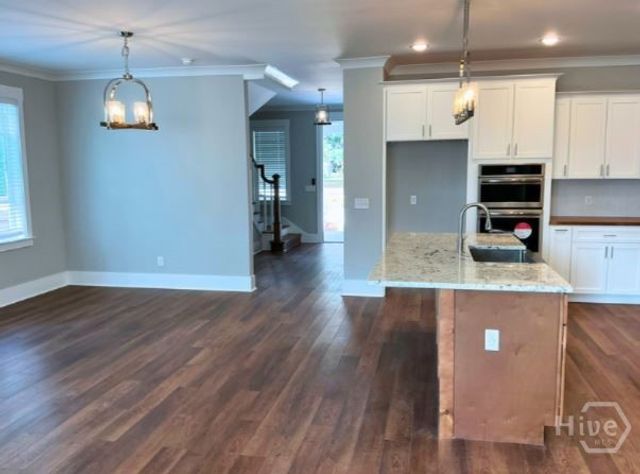 5432 La Roche Avenue, Savannah, GA 31406