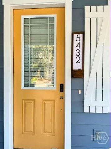 5432 La Roche Avenue, Savannah, GA 31406