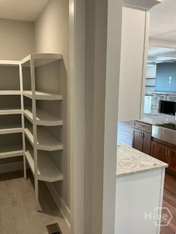 5432 La Roche Avenue, Savannah, GA 31406