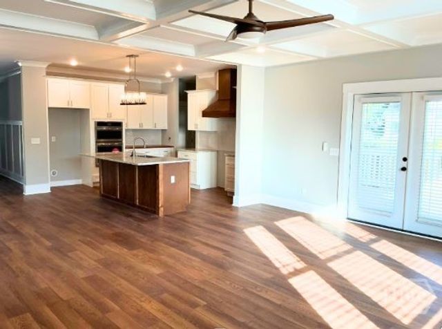 5432 La Roche Avenue, Savannah, GA 31406