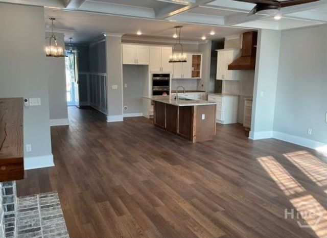 5432 La Roche Avenue, Savannah, GA 31406