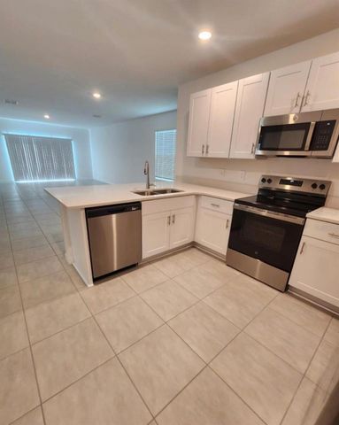 208 ACORN ROAD, Haines City, FL 33844