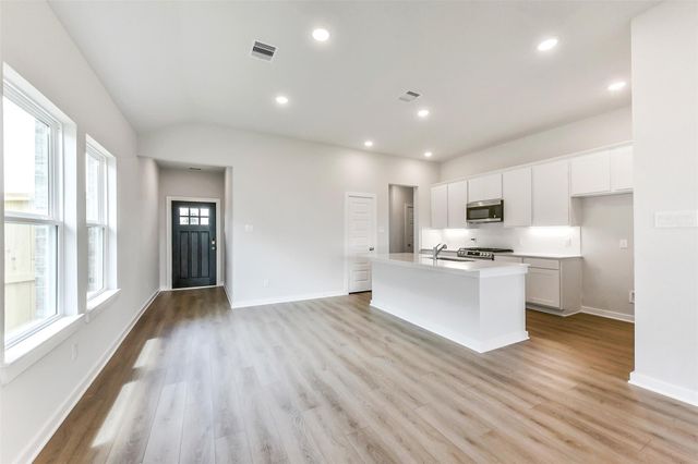 62 Leon Way, Dayton, TX 77535