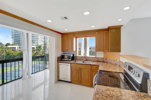 2333 Brickell Ave 305, Miami, FL 33129