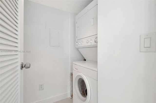 2333 Brickell Ave 305, Miami, FL 33129