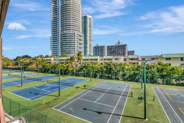 2333 Brickell Ave 305, Miami, FL 33129