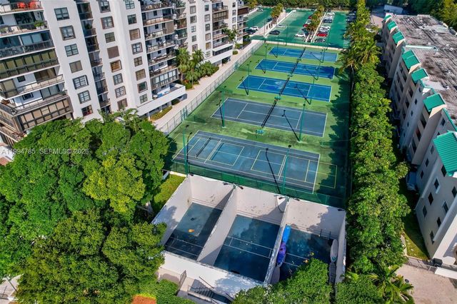 2333 Brickell Ave 305, Miami, FL 33129