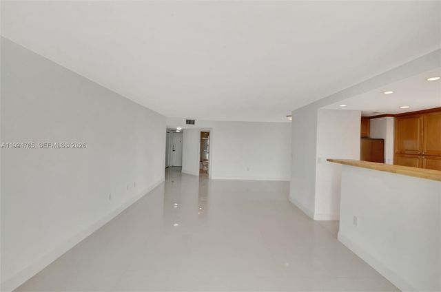 2333 Brickell Ave 305, Miami, FL 33129