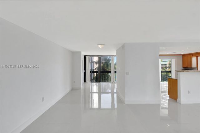 2333 Brickell Ave 305, Miami, FL 33129