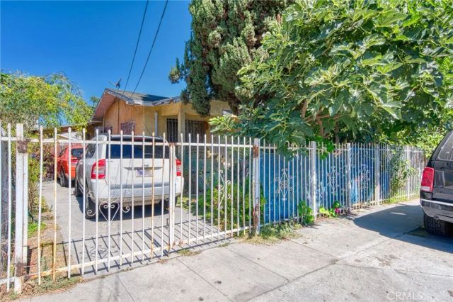 9621 Defiance Avenue, Los Angeles, CA 90002