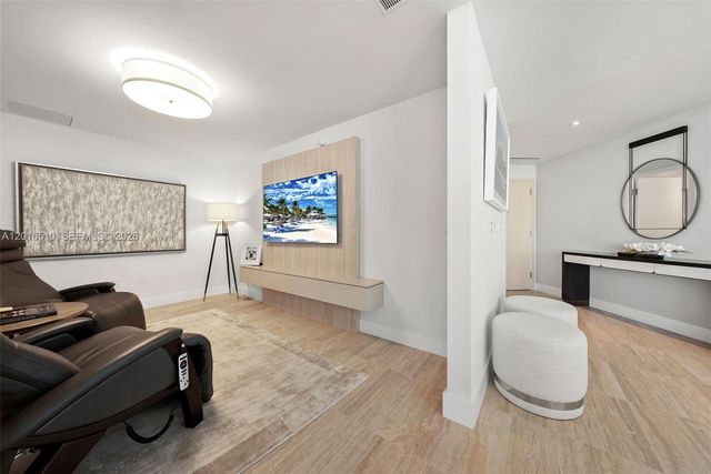 525 N Fort Lauderdale Beach Blvd 702, Fort Lauderdale, FL 33304