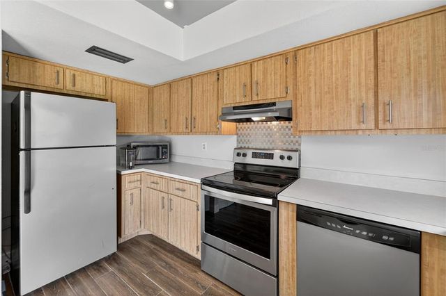 1949 N HIGHLAND AVENUE, Clearwater, FL 33755