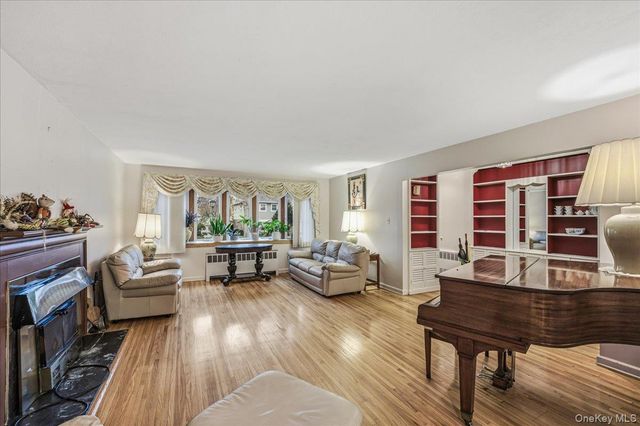 816 Pepperidge Road, Westbury, NY 11590