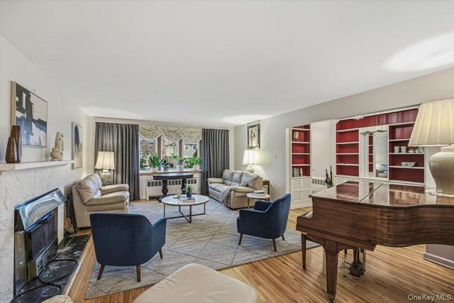 816 Pepperidge Road, Westbury, NY 11590