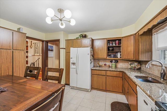 816 Pepperidge Road, Westbury, NY 11590