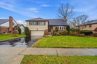 816 Pepperidge Road, Westbury, NY 11590