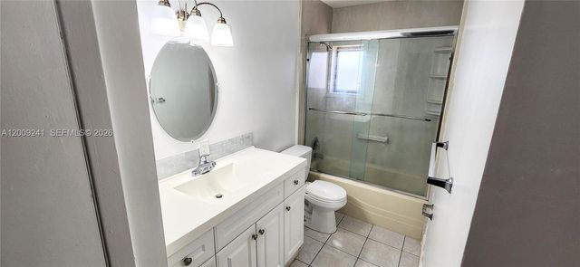 2980 NW 43rd Ter 203, Lauderdale Lakes, FL 33313