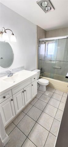 2980 NW 43rd Ter 203, Lauderdale Lakes, FL 33313