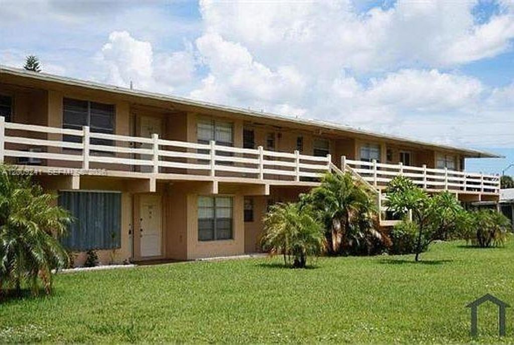 2980 NW 43rd Ter 203, Lauderdale Lakes, FL 33313
