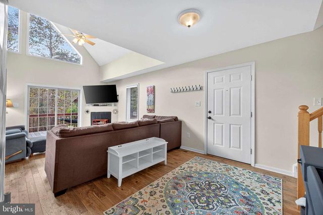 575 CREEKVIEW LN, Berkeley Springs, WV 25411