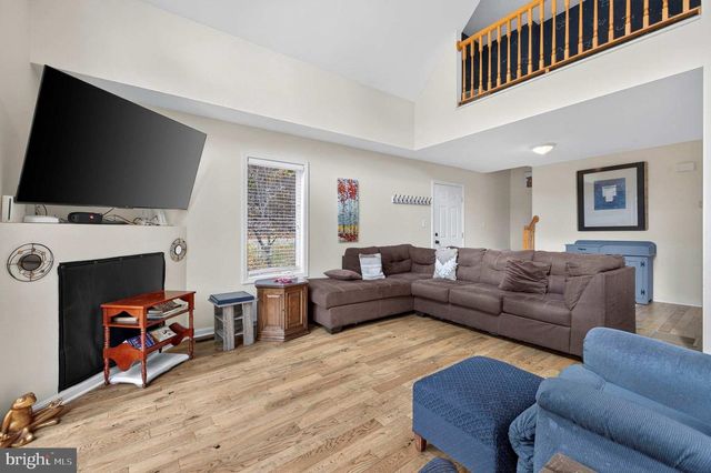 575 CREEKVIEW LN, Berkeley Springs, WV 25411