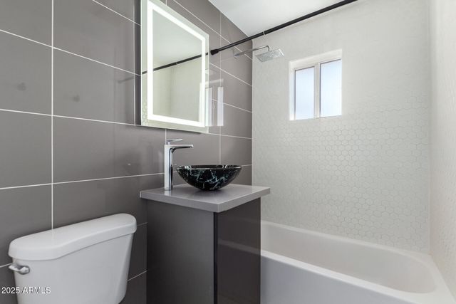 3329 E PALM Lane, Phoenix, AZ 85008