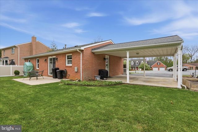 9 DARTMOUTH DR, Hagerstown, MD 21742