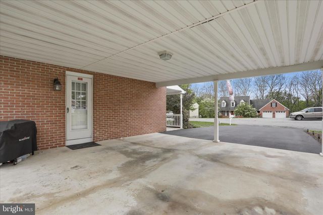 9 DARTMOUTH DR, Hagerstown, MD 21742