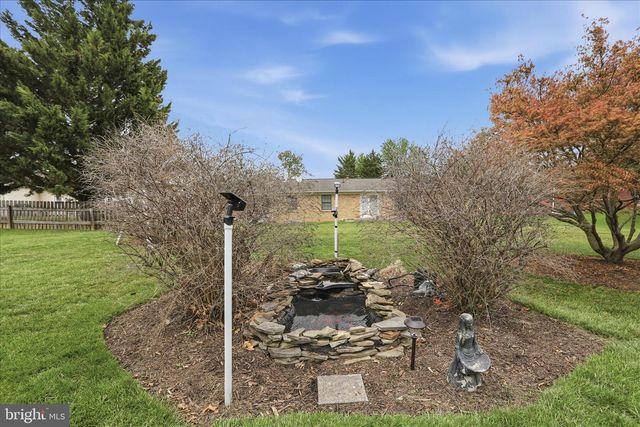 9 DARTMOUTH DR, Hagerstown, MD 21742