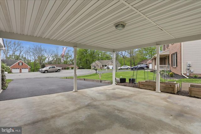 9 DARTMOUTH DR, Hagerstown, MD 21742