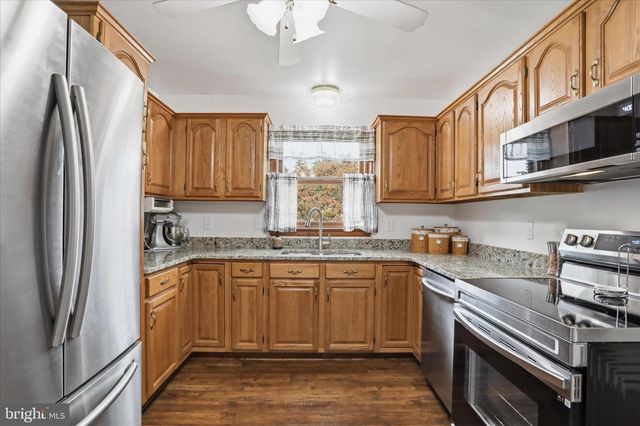 9 DARTMOUTH DR, Hagerstown, MD 21742