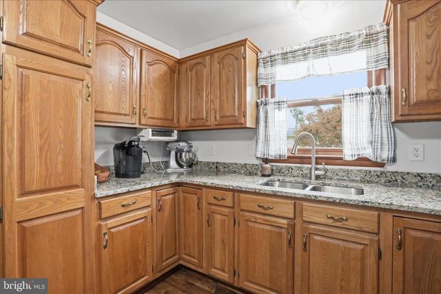 9 DARTMOUTH DR, Hagerstown, MD 21742