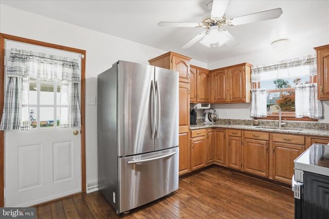 9 DARTMOUTH DR, Hagerstown, MD 21742
