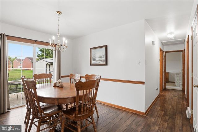 9 DARTMOUTH DR, Hagerstown, MD 21742
