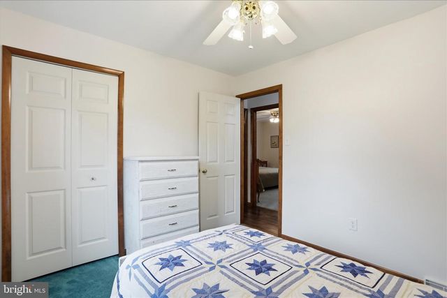 9 DARTMOUTH DR, Hagerstown, MD 21742