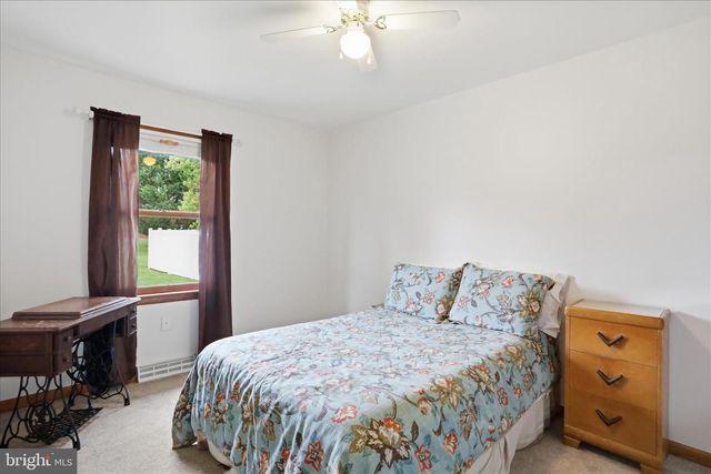 9 DARTMOUTH DR, Hagerstown, MD 21742