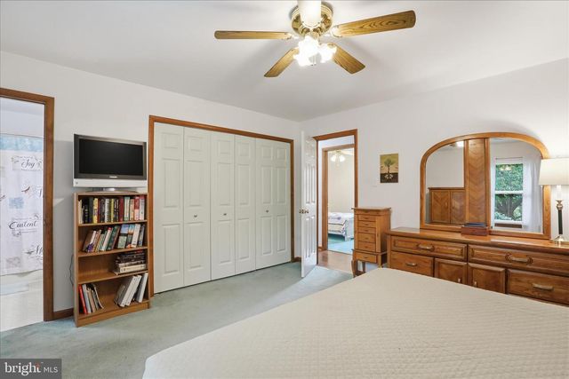 9 DARTMOUTH DR, Hagerstown, MD 21742